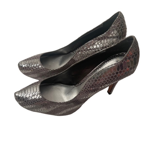 White House Black Market Silver Stilleto Heel shoes Size 9 1/2 M - Picture 3 of 8